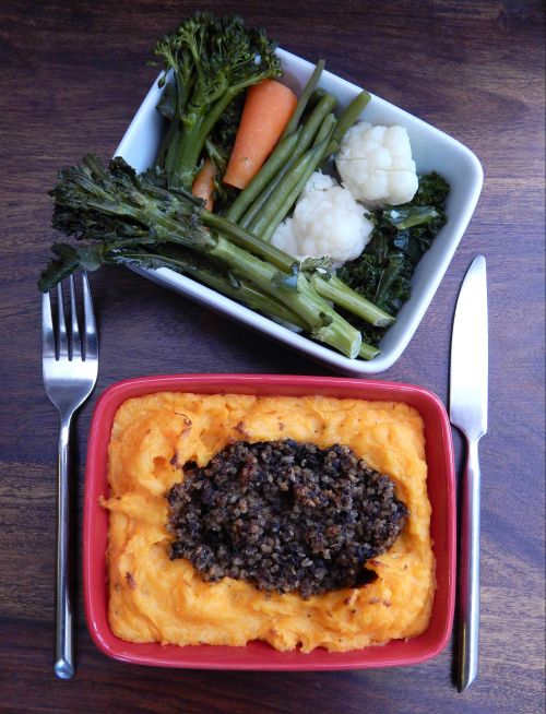 Sykes Cottages Haggis Championships - Haggis in The Hole