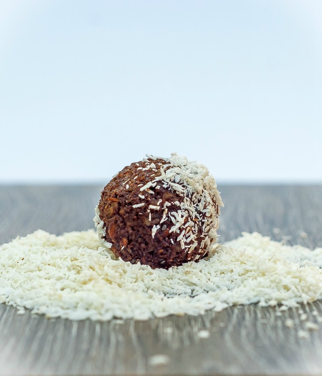 Mixed nuts, seeds and dry fruit bliss balls – a perfect healthy snack boosting your energy levels and providing good nutrition. This is a totally fool proof recipe that is quick and easy to make.