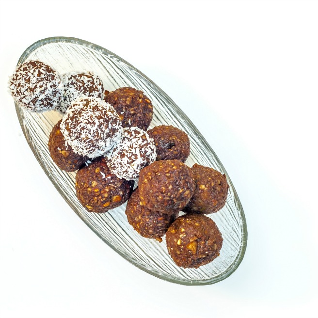 Mixed nuts, seeds and dry fruit bliss balls – a perfect healthy snack boosting your energy levels and providing good nutrition. This is a totally fool proof recipe that is quick and easy to make.