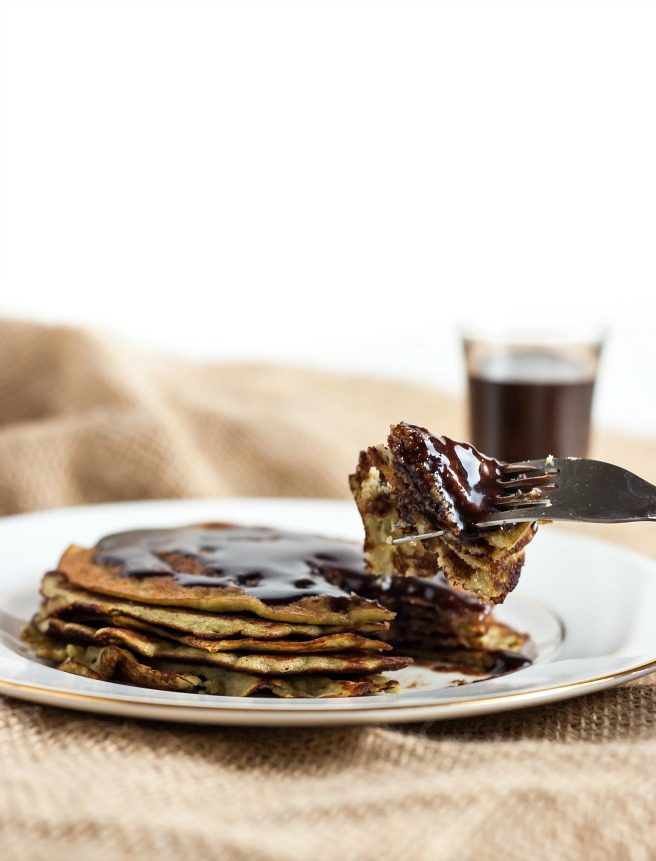 These sugar & gluten free pancakes with a delicious cocoa sauce make for a wonderful guilt free treat. Packed with goodness from coconuts, super greens and ice cream whey powder they will appeal to both adults and children, I am sure of it! 