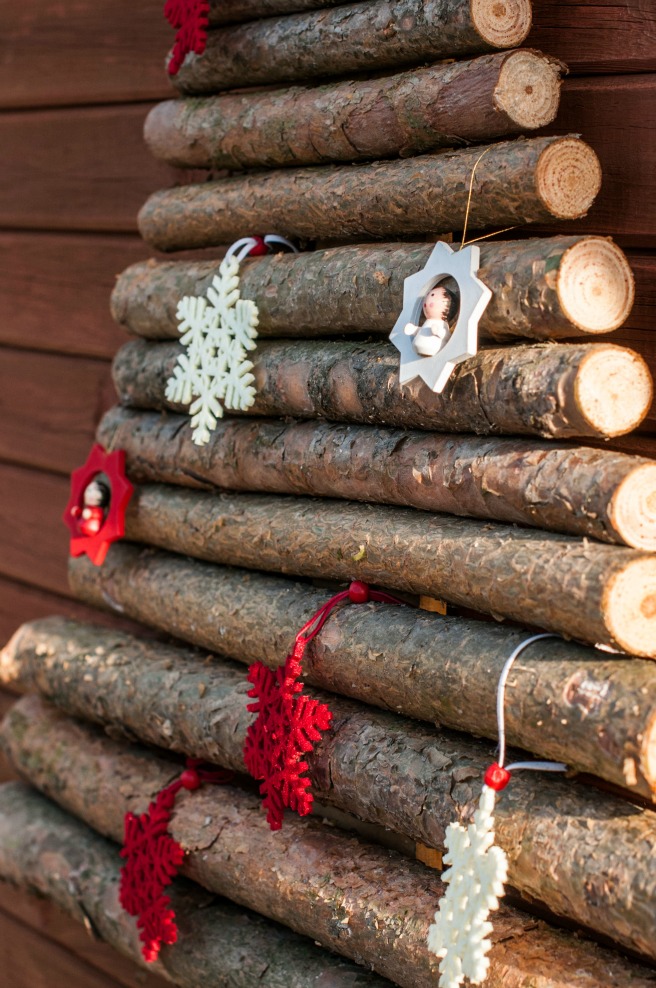 It's Beginning To Look A Lot Like Christmas – DIY Christmas – a selection of lovely festive crafts which will make your home ready for the season. 