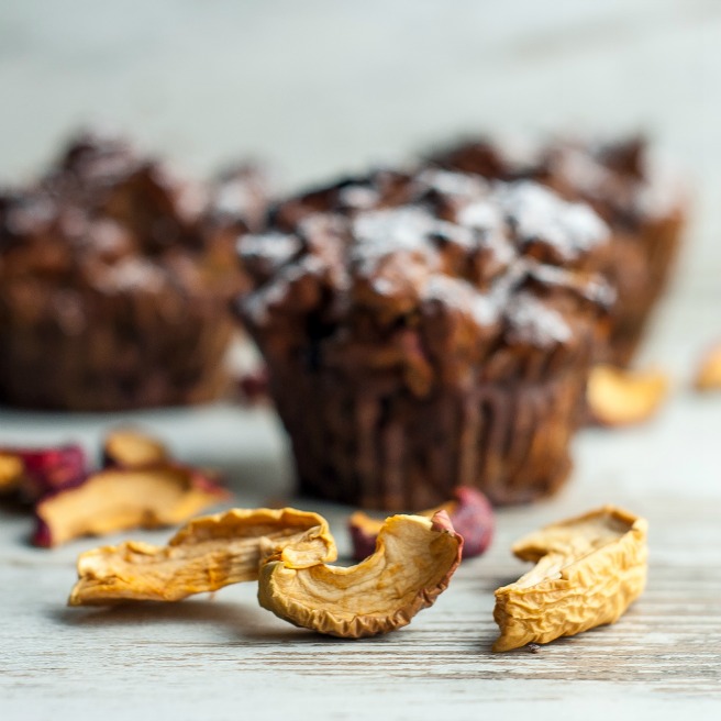 Quick and easy to make these dry apples & cinnamon muffins make for a perfect sugar free treat. 