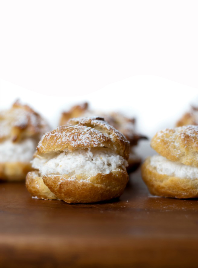 A super easy to make, sugar free treat for all coconut lovers who don’t want an overly sweet indulgent mouthful of scrumptious heaven. This is a reworking of the classic profiterole recipe with a more healthy bias for the modern health conscious person (who has a love for the wonders of coconut).