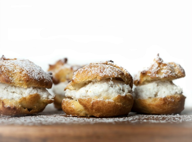 A super easy to make, sugar free treat for all coconut lovers who don’t want an overly sweet indulgent mouthful of scrumptious heaven. This is a reworking of the classic profiterole recipe with a more healthy bias for the modern health conscious person (who has a love for the wonders of coconut).