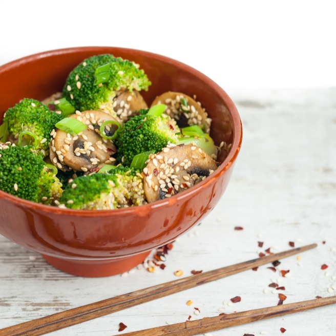 This broccoli, mushroom and sesame salad is like a journey: crunchy broccoli meets soft and buttery mushrooms, then the nuttiness of the sesame hits you which paired with a slight tartness from the vinegar provides a perfect combo, then all of this is to be finished off by a slight tingling on your tongue thanks to the chillies…
