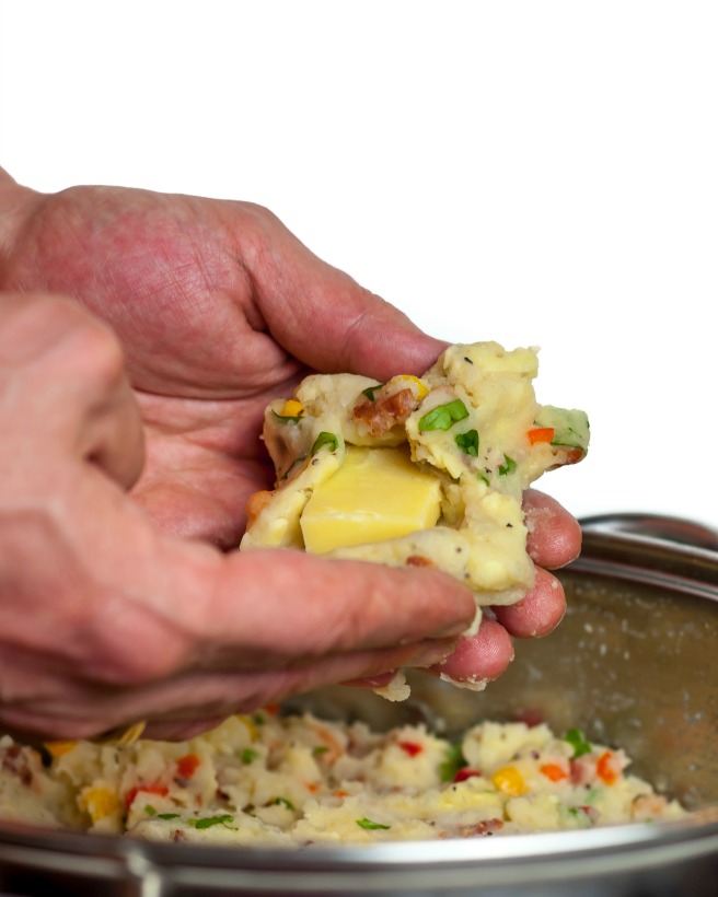 Who doesn’t love cheese? Everything is better with cheese, am I right? Well, if you think so this cheese stuffed potato fritters will be perfect for you. Super tasty, extremely crunchy on the outside, soft inside with a chunk of melted cheesy goodness…. perfection for any cheese lover!