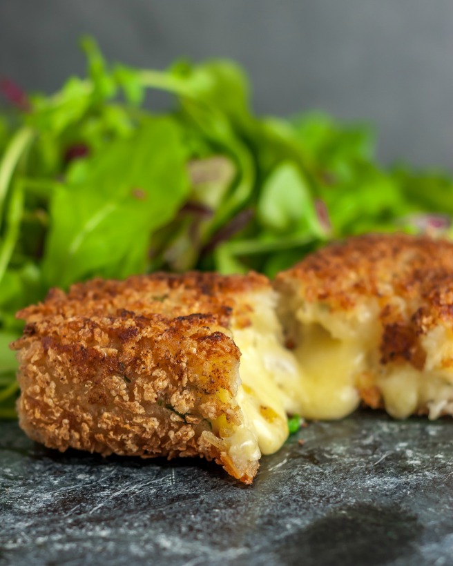 Who doesn’t love cheese? Everything is better with cheese, am I right? Well, if you think so this cheese stuffed potato fritters will be perfect for you. Super tasty, extremely crunchy on the outside, soft inside with a chunk of melted cheesy goodness…. perfection for any cheese lover!