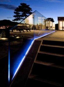 how-to-use-led-lights-to-adorn-your-home-led-glass-balustrade