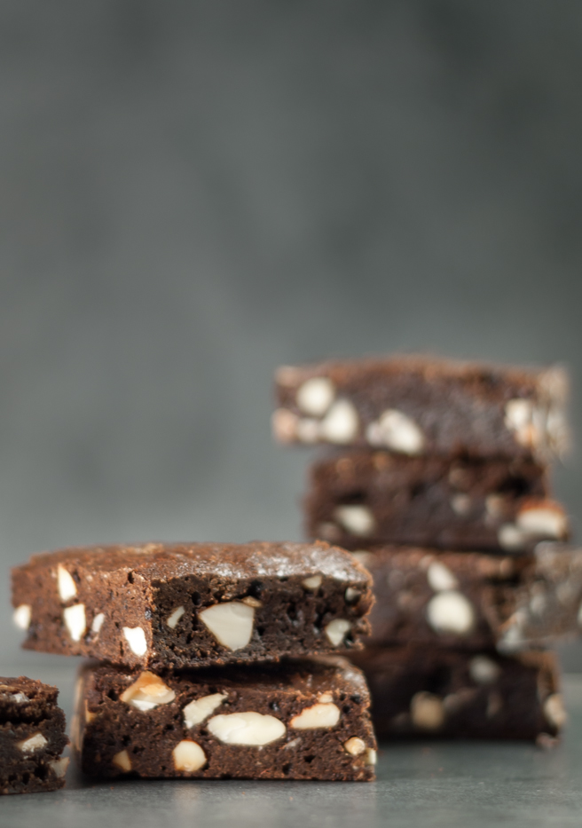 Super rich in flavour, dense yet chewy in the middle, those brownies offer the perfect cross between cookies and a cake.